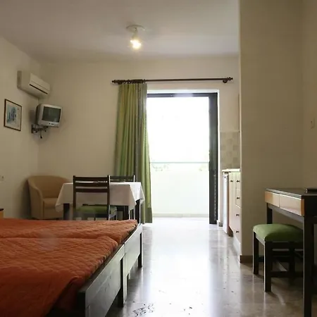 伊斯伯利斯公寓式酒店 2*