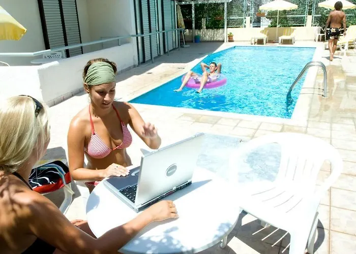 Esperides Aparthotel 2*